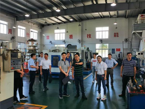 0815提升職業(yè)技能 展示專(zhuān)業(yè)風(fēng)采——市人大調(diào)研組一行來(lái)秀水學(xué)院開(kāi)展調(diào)研工作-史源3_副本.jpg