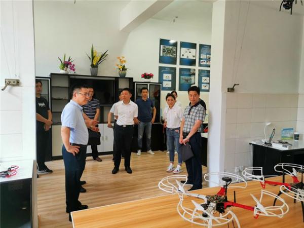 0815提升職業(yè)技能 展示專(zhuān)業(yè)風(fēng)采——市人大調(diào)研組一行來(lái)秀水學(xué)院開(kāi)展調(diào)研工作-史源5_副本.jpg